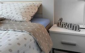 Zoe Apartment